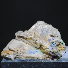 青鉛鉱　ブロシャン銅鉱・Linarite Brochantite [重晶石上のもの]