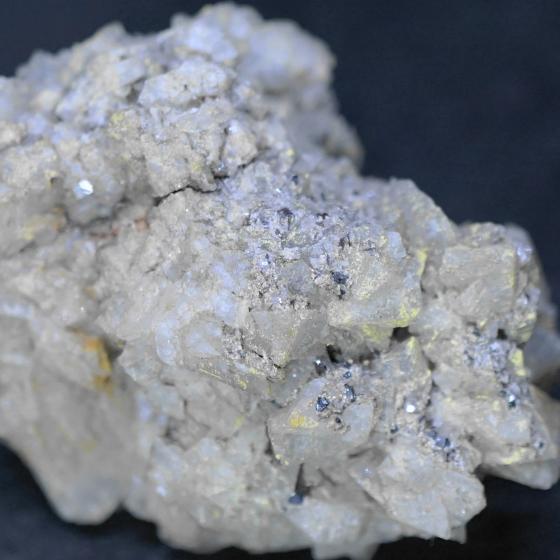 Komurominerals.com ＞ 日本産鉱物・JAPAN ＞ SOLD参考商品 ＞ 氷長石、鋭錐石、板チタン石・Adularia ,Anatase,Brookite