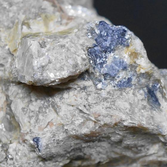 Komurominerals.com ＞ 日本産鉱物・JAPAN ＞ SOLD参考商品 ＞ 紅柱石と鋼玉・Corundum in  Andaiusite[サファイヤコランダム]