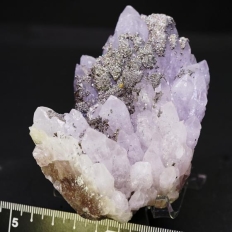 紫水晶・Amethyst[黄鉄鉱と水晶]