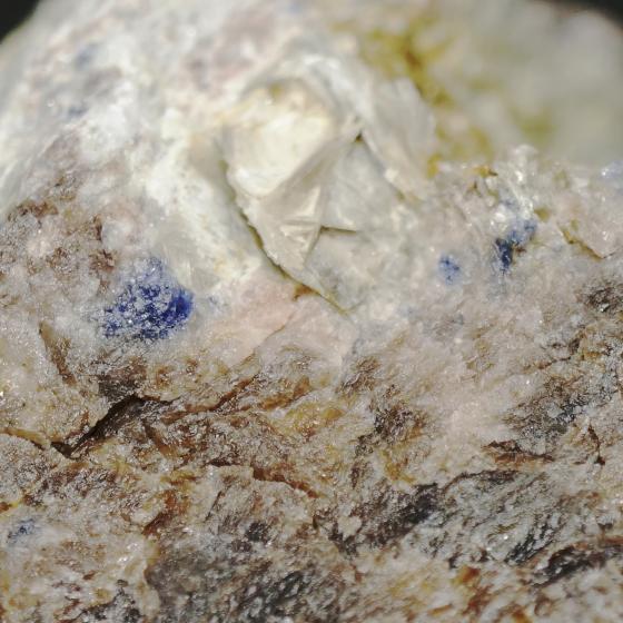 Komurominerals.com ＞ 日本産鉱物・JAPAN ＞ SOLD参考商品 ＞ 紅柱石・コランダム ・Andalusite&Corundum[サファイヤ色]