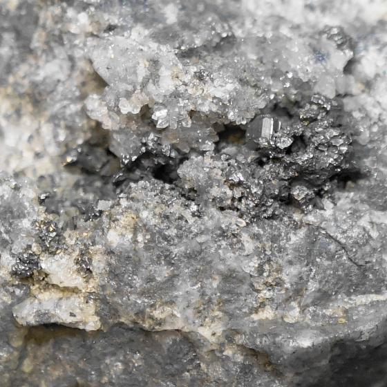 濃紅銀鉱と輝銀鉱・Pyragyrite&Argentite  
            SHOP 
            INFORMATION
