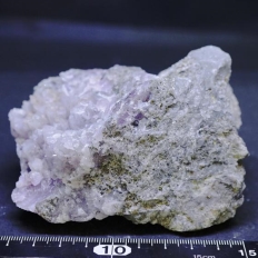 紫水晶・Amethyst[含金紫水晶質珪鉱中]