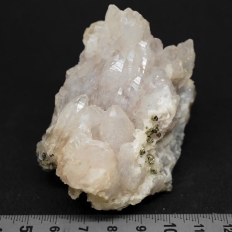 紫水晶・Amethyst[含金紫水晶質珪鉱中]