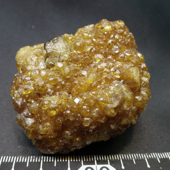 ベスブ石と灰礬石榴石「ヘソナイト」・Vesuvianite＆Grossular