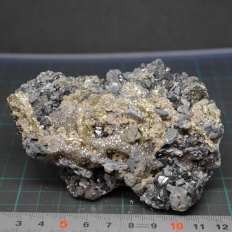 車骨鉱と方鉛鉱・Boumonite&Galena[磁硫鉄鉱後の黄鉄鉱]