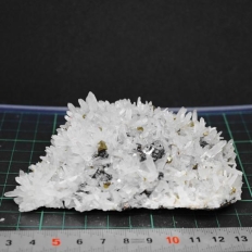 日本式双晶水晶、閃亜鉛鉱と黄銅鉱・Quartz Japanese twin&Sphalerite&Chalcopyrite