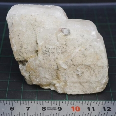 方解石・Calcite [菱面体結晶]