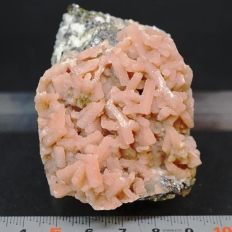 菱マンガン鉱・Rhodochrosite（重晶石の仮晶）