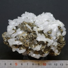 方解石と黄銅鉱・Calcite&Chalcopyrite