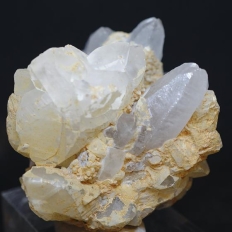方解石・Calcite [水晶に伴う］