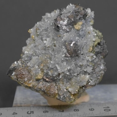 閃亜鉛鉱・Sphalerite [黄銅鉱を伴う]