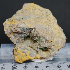 コニカルコ石・Conichalcite「オリーブ銅鉱を伴う」