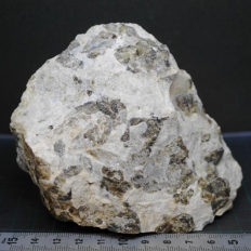 水酸エレスタダト石・Ellestadite-(OH) [ベスブ石を伴う高温スカルン]