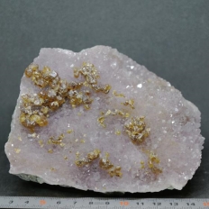 紫水晶に伴う閃亜鉛鉱・Sphalerite with Amethyst