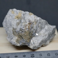 輝蒼鉛鉱と自然蒼鉛・Bismuthinite&Bismute