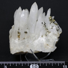 水晶と黄銅鉱・Quartz&Chalcopyrite