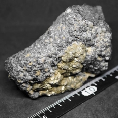 燐灰石・Apatite [閃亜鉛鉱を伴う]