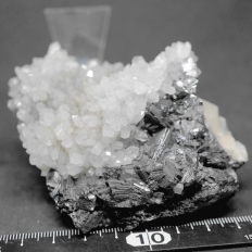 閃亜鉛鉱と水晶・Sphalerite&Quartz [方解石を伴う]