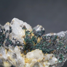 ブロシャン銅鉱・Brochantite