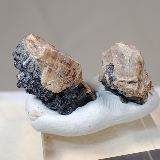 iY΁EMonazite