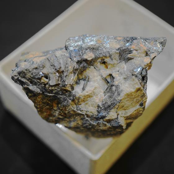 Komurominerals.com ＞ 日本産鉱物・JAPAN ＞ SOLD参考商品 ＞ 輝安鉱・Stibnite