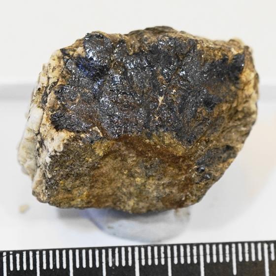 Komurominerals.com ＞ 日本産鉱物・JAPAN ＞ SOLD参考商品 ＞ 閃ウラン鉱・Uraninite