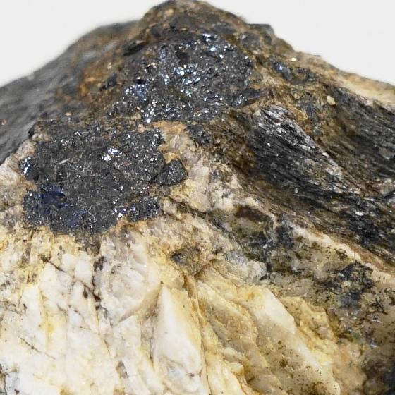 Komurominerals.com ＞ 日本産鉱物・JAPAN ＞ SOLD参考商品 ＞ 閃ウラン鉱・Uraninite