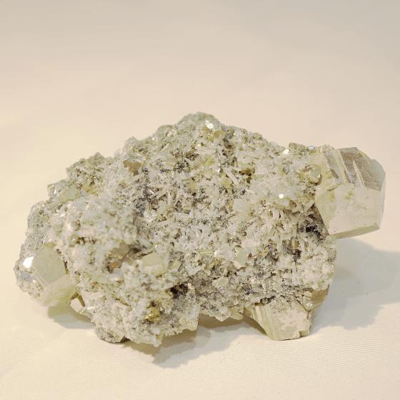 日本産水晶・Quartz ＞ 黄鉄鉱と水晶・Pyrite&Quartz