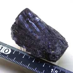 斧　石・Axinite