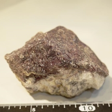 紅簾石・Piedmontite