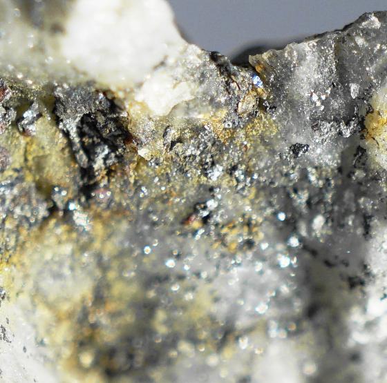 Komurominerals.com ＞ 日本産鉱物・JAPAN ＞ SOLD参考商品 ＞ 濃紅銀鉱、淡紅銀鉱・Pyragyrite&Proustite