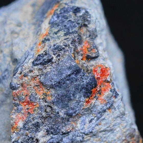 Komurominerals.com ＞ 日本産鉱物・JAPAN ＞ SOLD参考商品 ＞ 辰砂と黒辰砂・Cinnabar&Metacinnabar