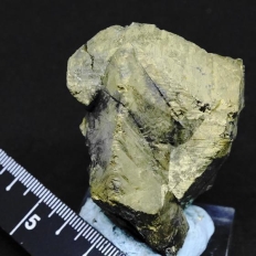 黄銅鉱・Chalcopyrite[耳付き双晶]